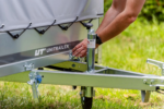 Anhänger Pkw 230×125 Garden Trailer 230 KIPP Unitrailer 750 kg mit Stützrad, Hochplane und Hochspriegel - Image 6