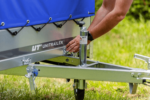Auto Anhänger 230×125 Garden Trailer 230 KIPP Unitrailer 750 kg mit Stützrad, blauer Hochplane und Hochspriegel - Image 3